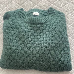 Green knitted sweater 🌎